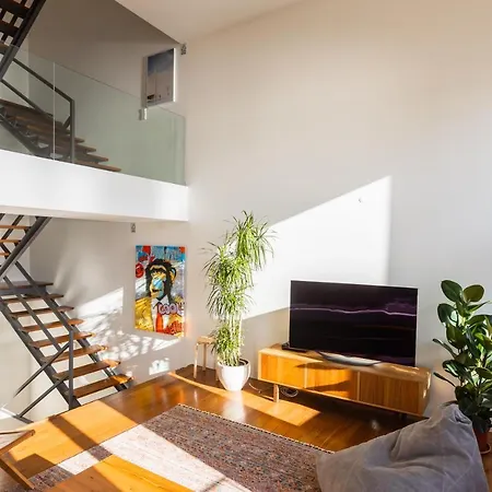 Semesterbostad River House *