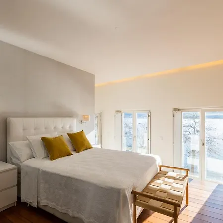 Semesterbostad River House *